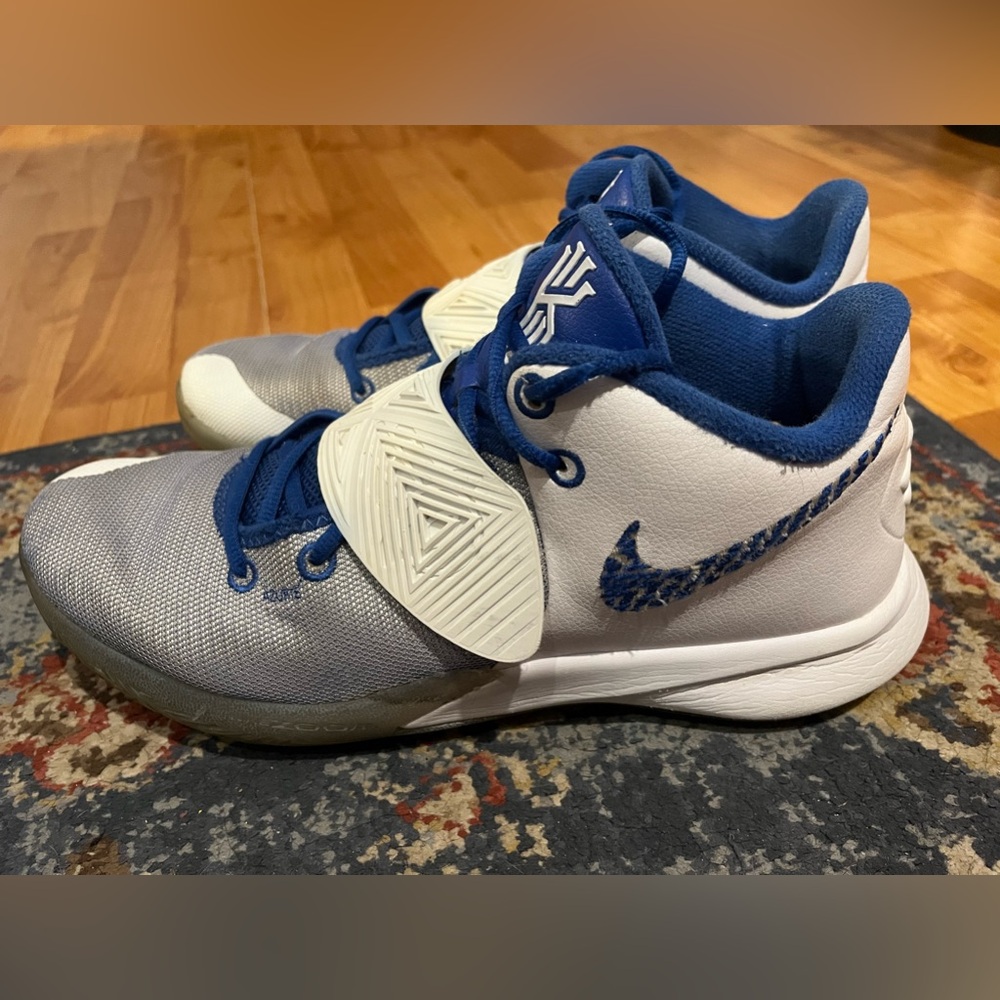 🔥Nike Kyrie Flytrap III White Varsity Blue Size 11 BQ3060-100 - Picture 8 of 16